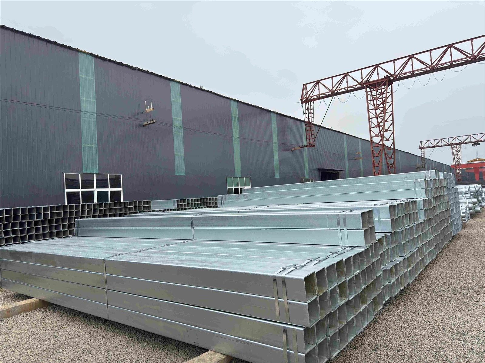 HOT DIPPED GALVANIZED STEEL PIPE HOT DIPPED GALVANIZED STEEL PIPE
